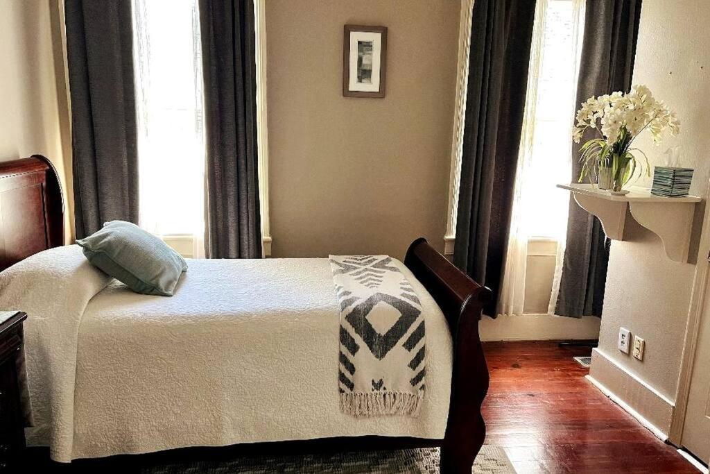 Agatha'S Historic Home Free Parking Wi-Fi Deck モービル エクステリア 写真